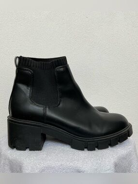 SO Sugi Black Chelsea Boot Stretch Ankle Size 8.5 Fall Winter Basic